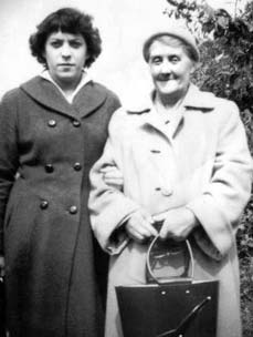 Photo of Amelia Jane Hawkins with her daughter-in-law Ida